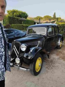 Traction avant noire Citroën