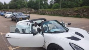 Départ des voitures vintage et de collection